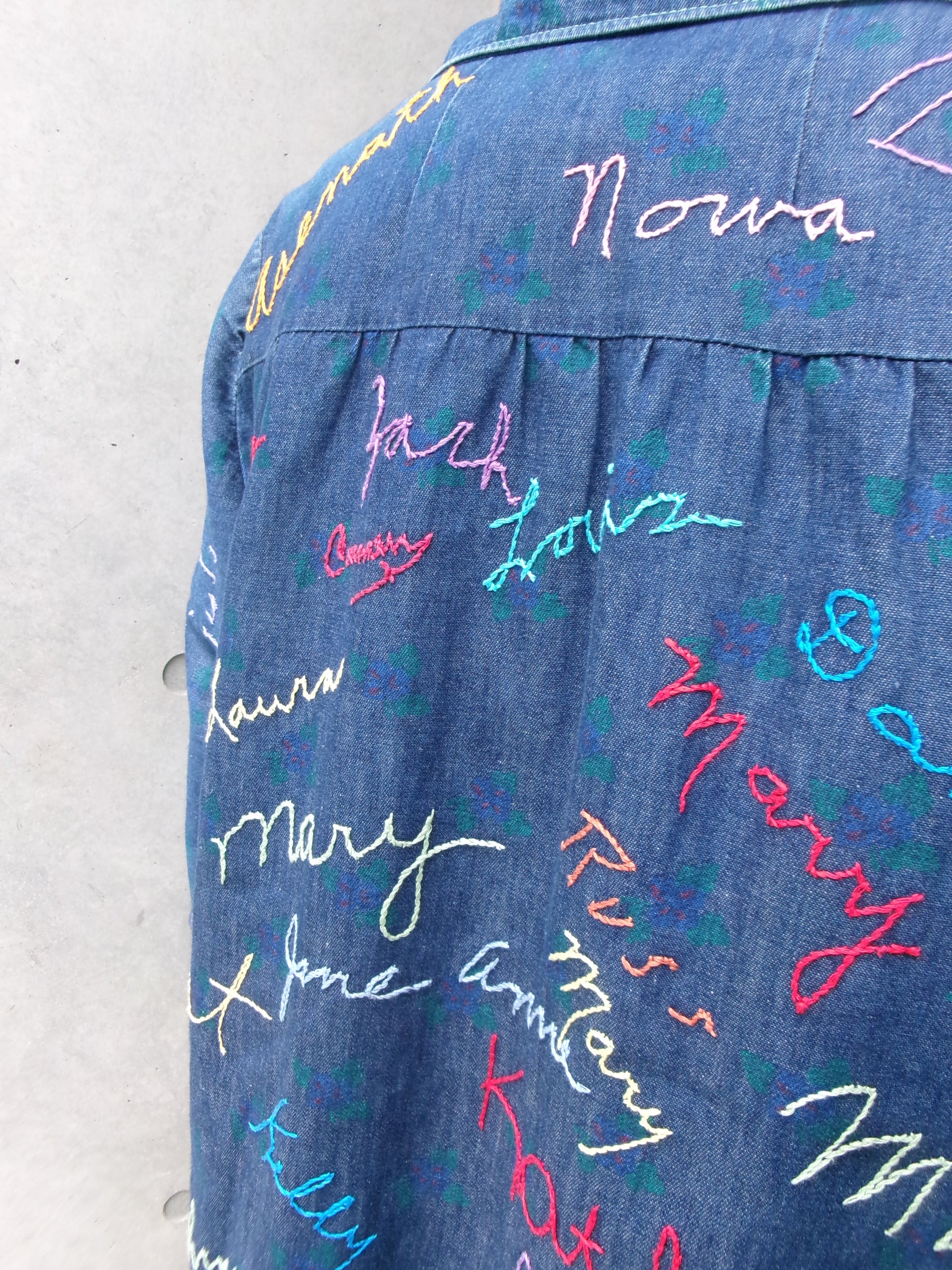 60s signature embroidery flower denim shirt