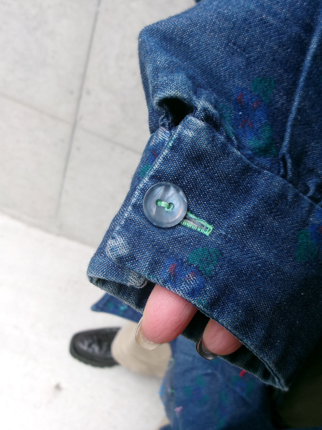 60s signature embroidery flower denim shirt
