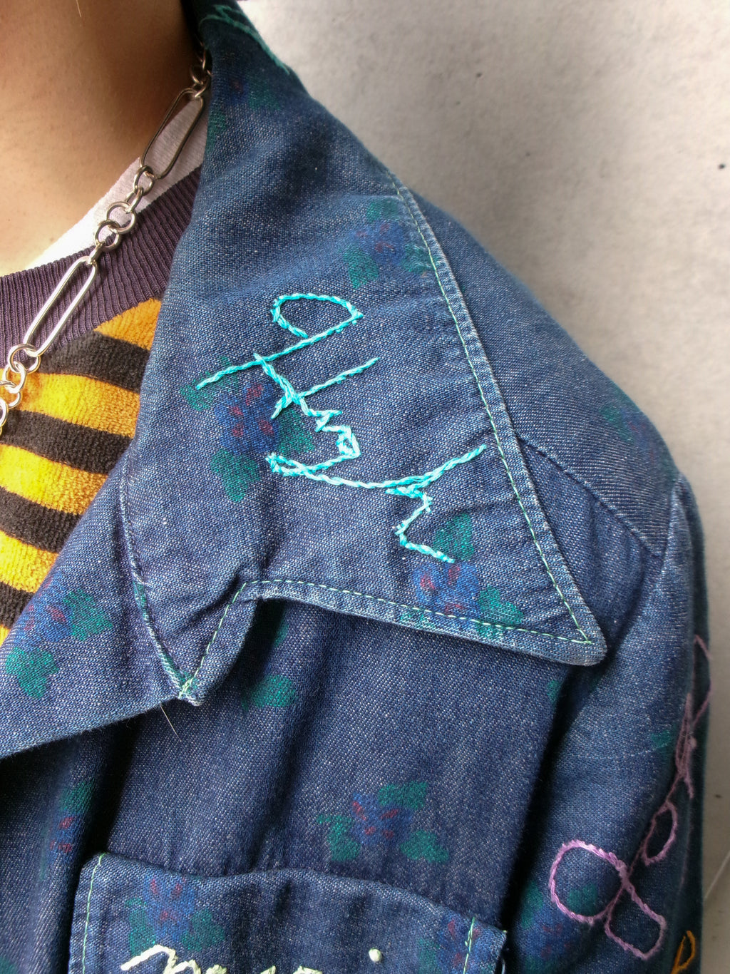 60s signature embroidery flower denim shirt