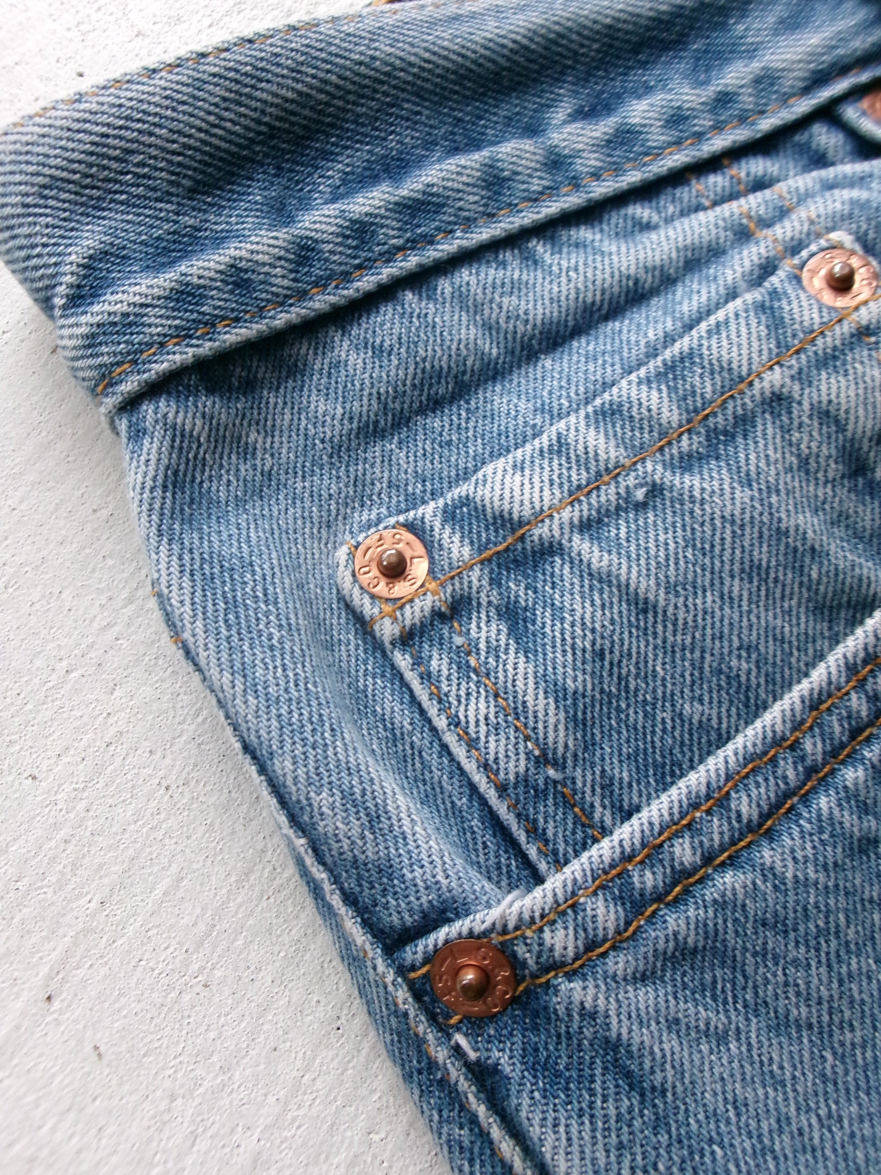 Levis 501 USA cut off embroidery denim