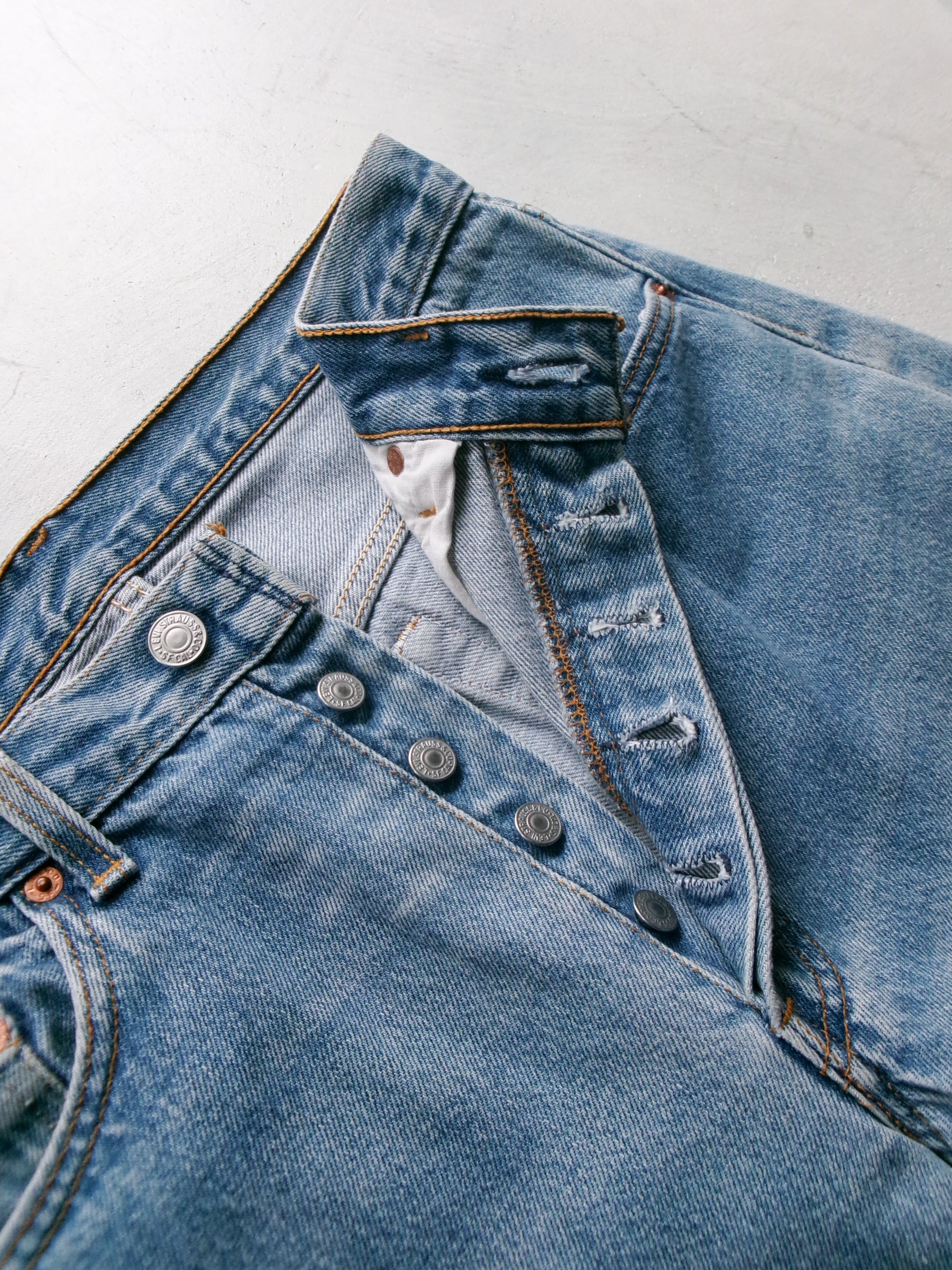 Levis 501 USA cut off embroidery denim