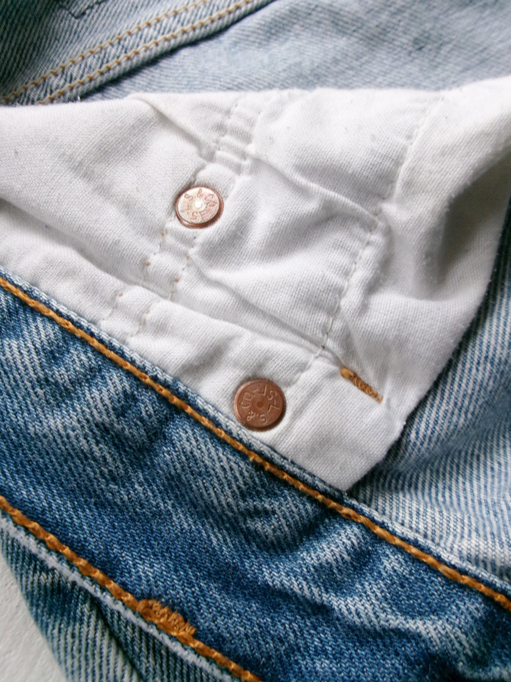 Levis 501 USA cut off embroidery denim