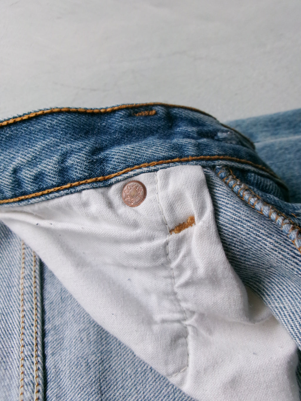Levis 501 USA cut off embroidery denim