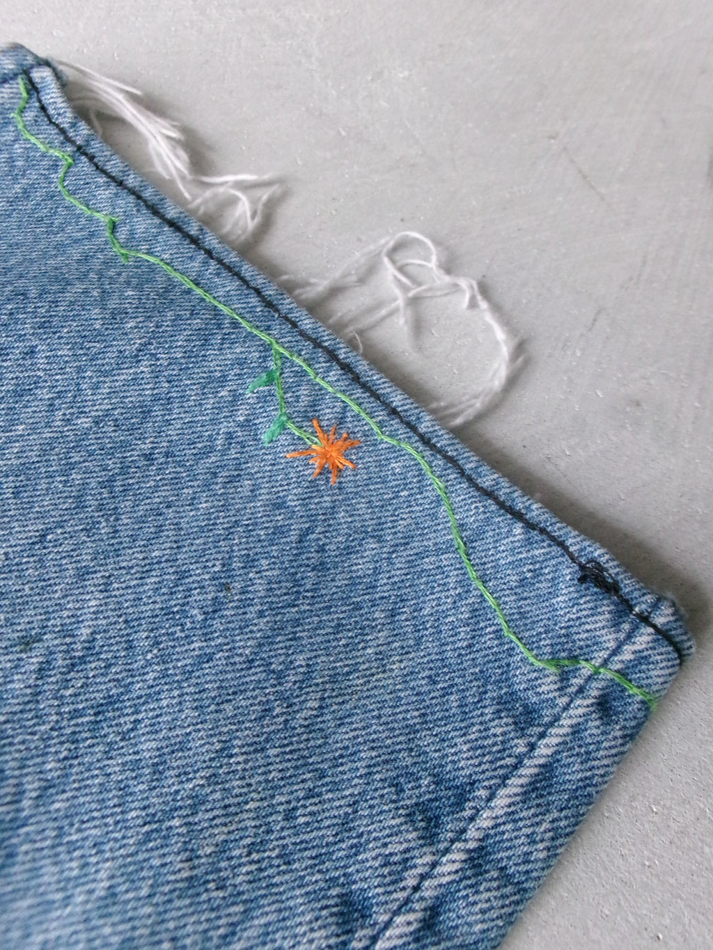 Levis 501 USA cut off embroidery denim