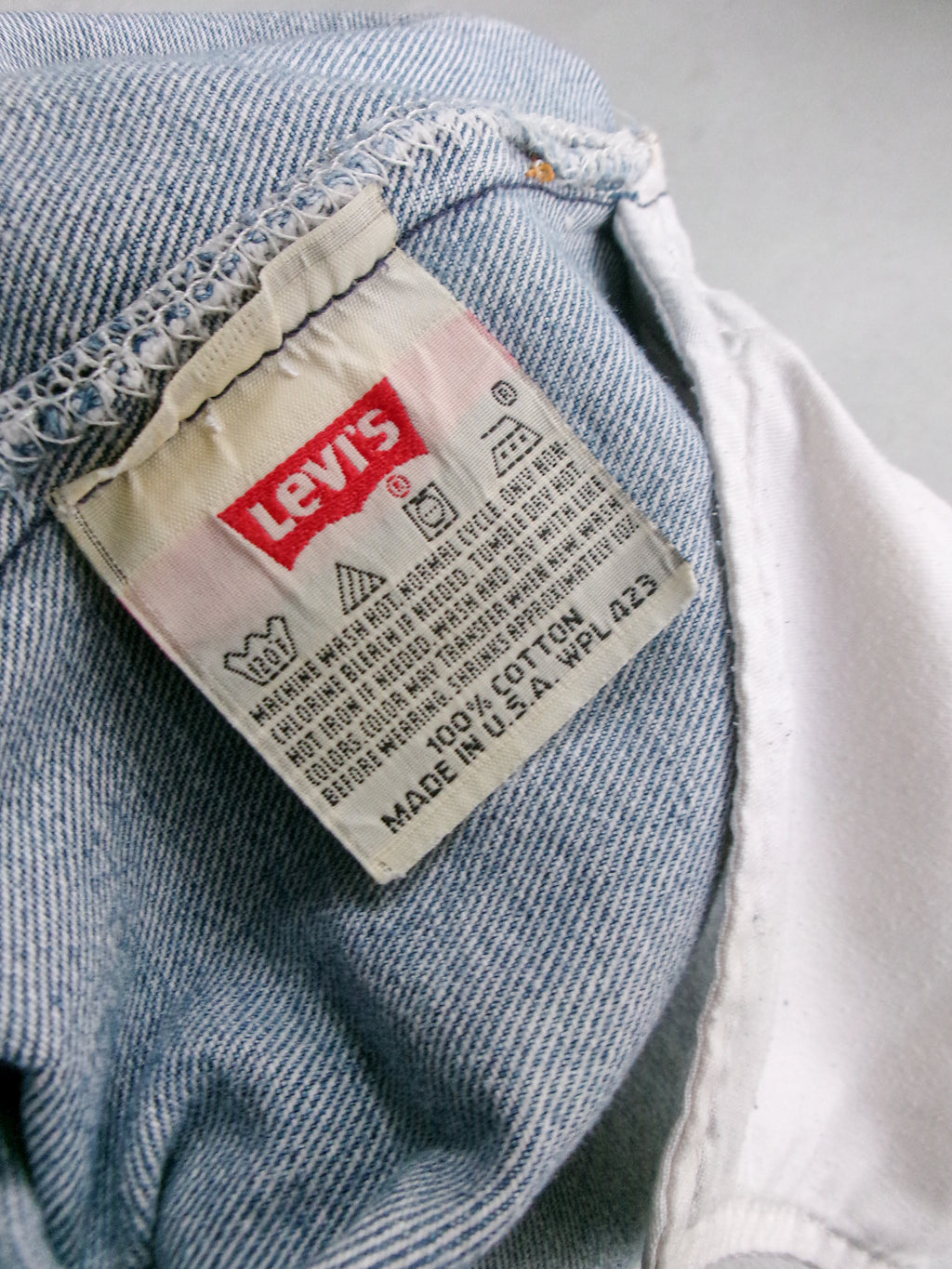 Levis 501 USA cut off embroidery denim